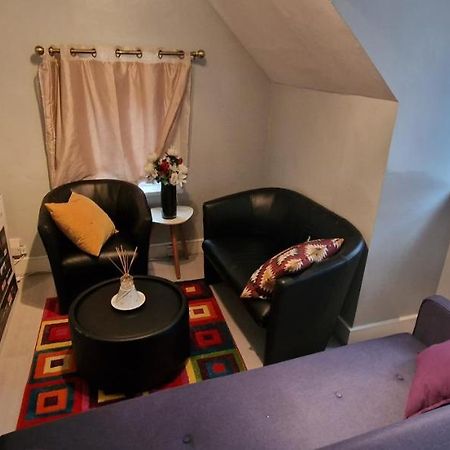 Cosy 2 Bedroom Flat - Sleeps 6 People - Close To Lewisham Dlr/Train Station London Exterior photo