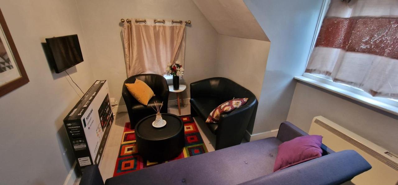 Cosy 2 Bedroom Flat - Sleeps 6 People - Close To Lewisham Dlr/Train Station London Exterior photo